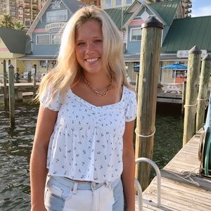 Meet your Posher, Julia